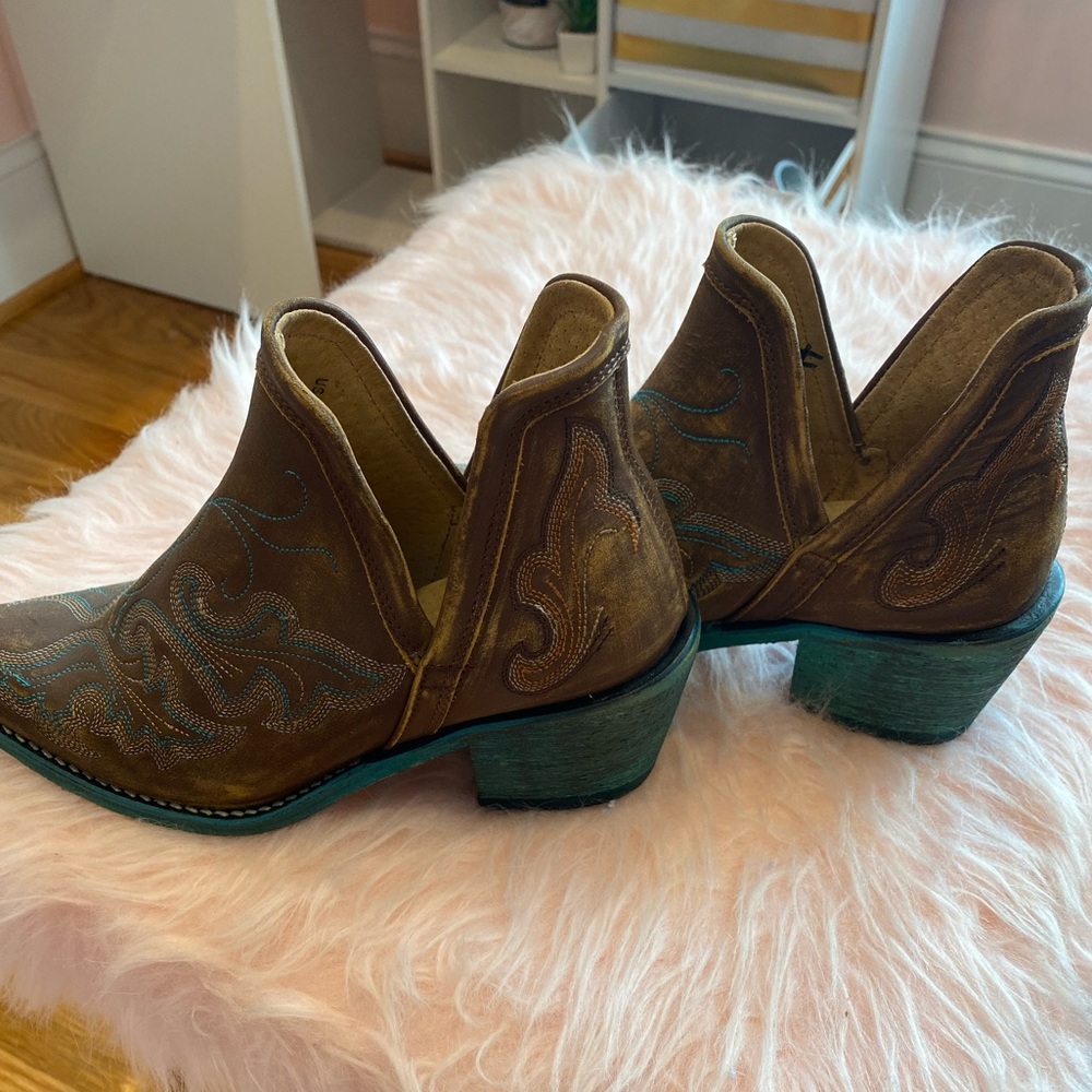 Teal Ankle cowgirl boots, great shape!